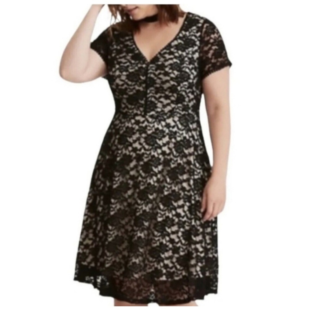 Torrid Black‎ Lace Sheath Dress V Neck Short Sleeve Vented Hem Size 3